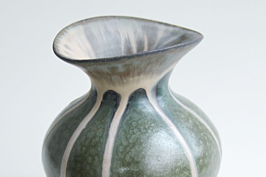 Matte green crystalline pot